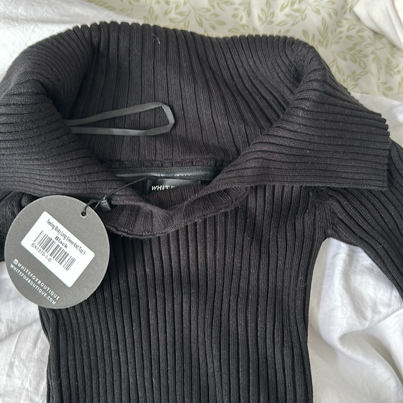 White fox black sweater with collar - Picture 3 of 3